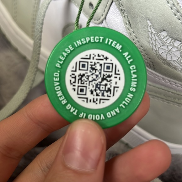 Jordan 1s size 7.5 woman bought these for my ex.We broke up before her birthday. - Picture 2 of 2